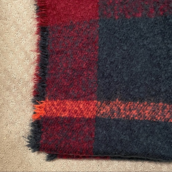 Soft warm large shawl wrap scarf - Picture 5 of 6